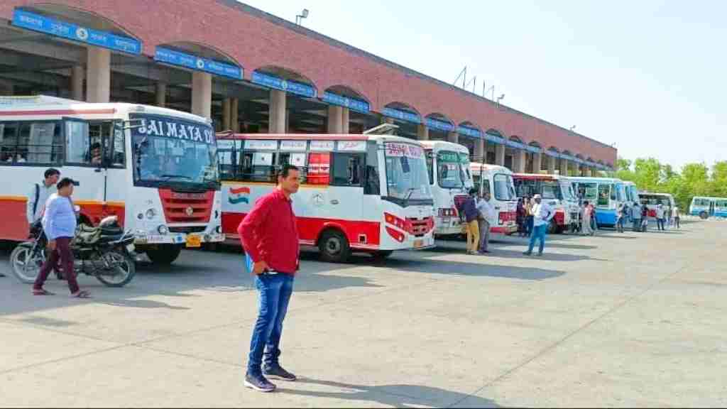 bus stand 1