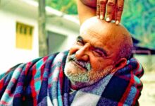 Neem Karoli Baba Biography in Hindi